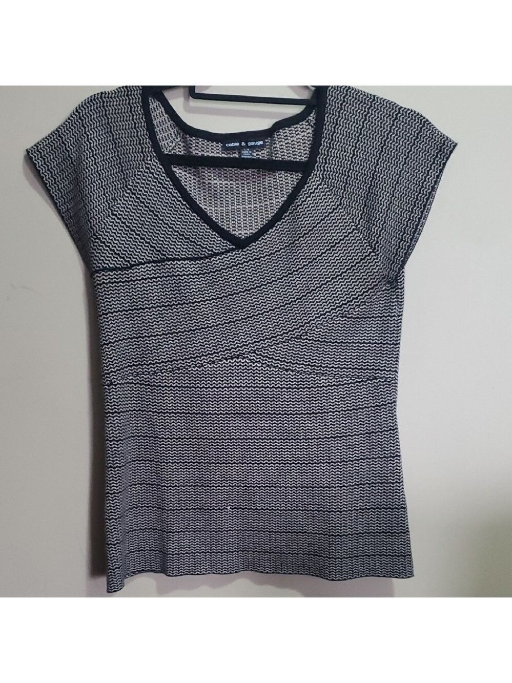 Cable & Gauge Chic Black and White Women’s Top Size Large